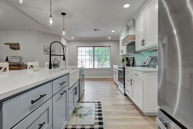 2207 Oak Leaf Circle, Enid, OK 73703