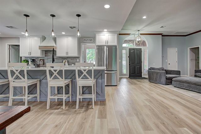 2207 Oak Leaf Circle, Enid, OK 73703