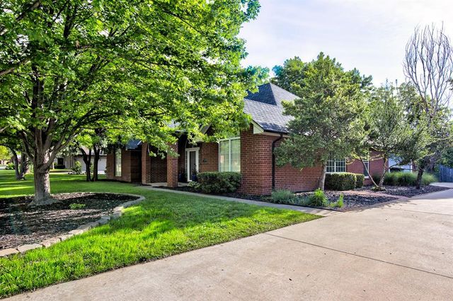 2207 Oak Leaf Circle, Enid, OK 73703