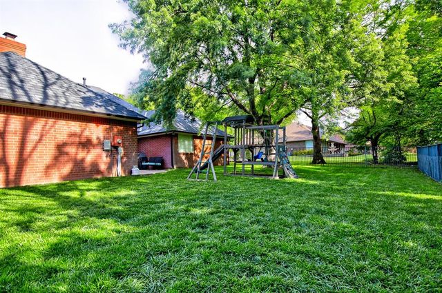 2207 Oak Leaf Circle, Enid, OK 73703