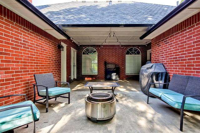 2207 Oak Leaf Circle, Enid, OK 73703