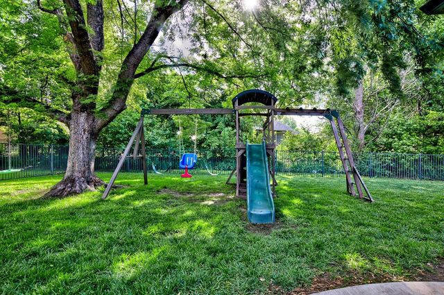 2207 Oak Leaf Circle, Enid, OK 73703