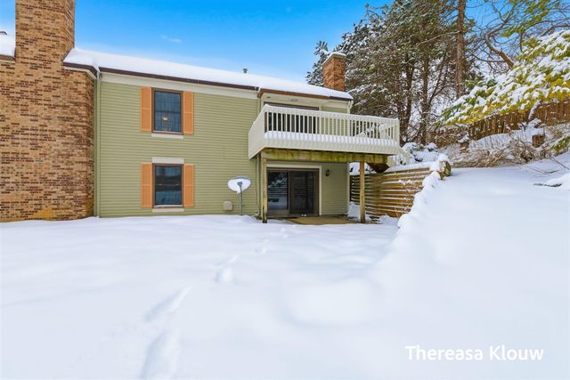 17496 Meadow Wood Road, Spring Lake, MI 49456