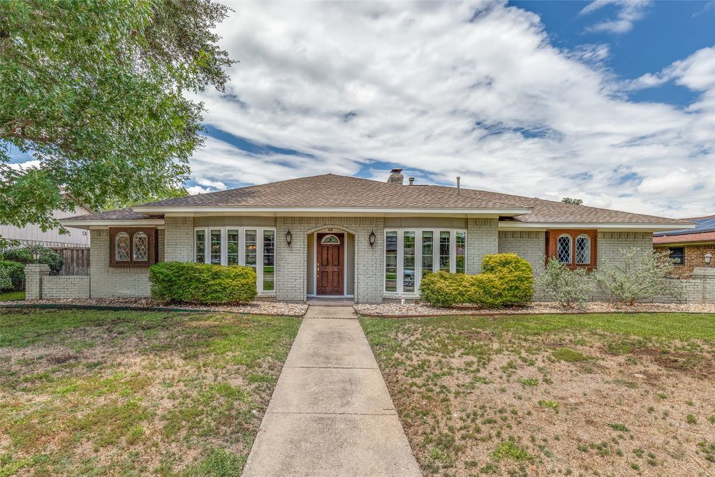 1020 Nottingham Drive, Carrollton, TX 75007