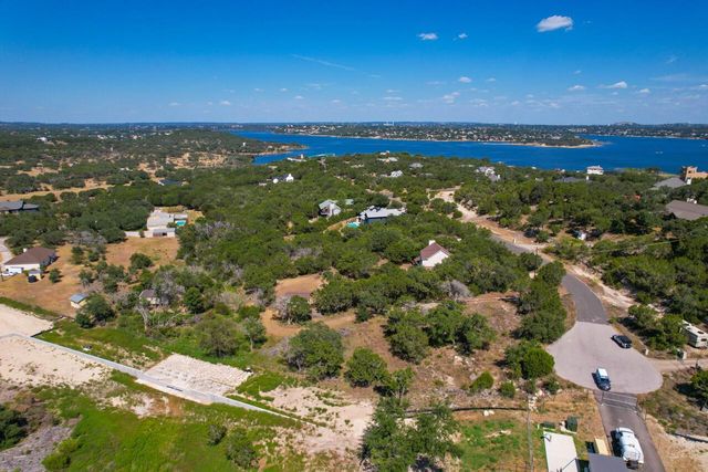 1102 Debco LN, Spicewood, TX 78669