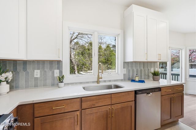 139 Mermaid Drive, Manahawkin, NJ 08050