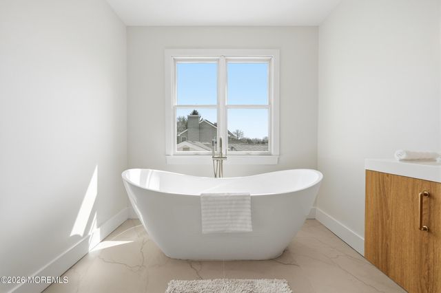 139 Mermaid Drive, Manahawkin, NJ 08050