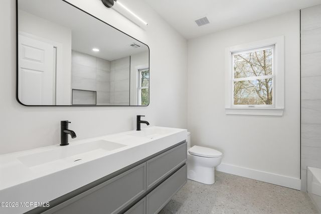 139 Mermaid Drive, Manahawkin, NJ 08050