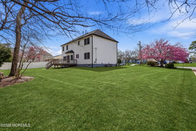 139 Mermaid Drive, Manahawkin, NJ 08050