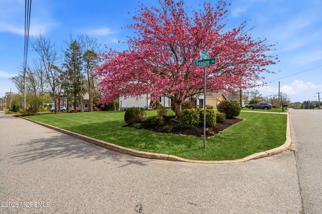 139 Mermaid Drive, Manahawkin, NJ 08050