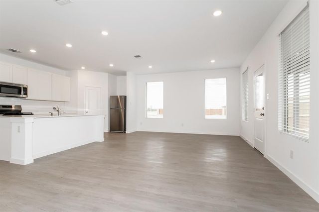 1908 Ponderosa Pine Lane, Mustang, OK 73128