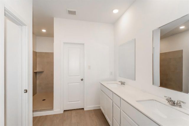 1908 Ponderosa Pine Lane, Mustang, OK 73128