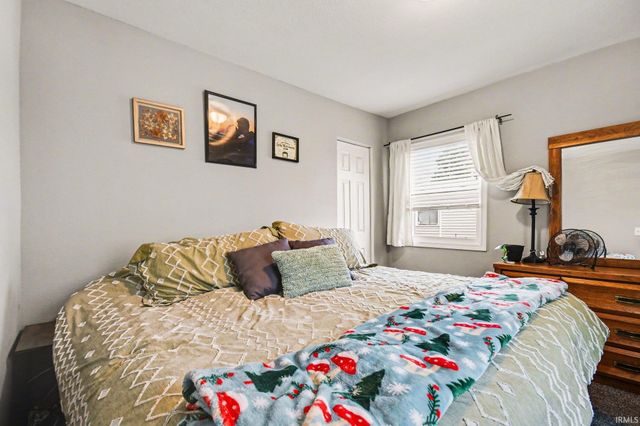 1009 Somerset Avenue, Mishawaka, IN 46544