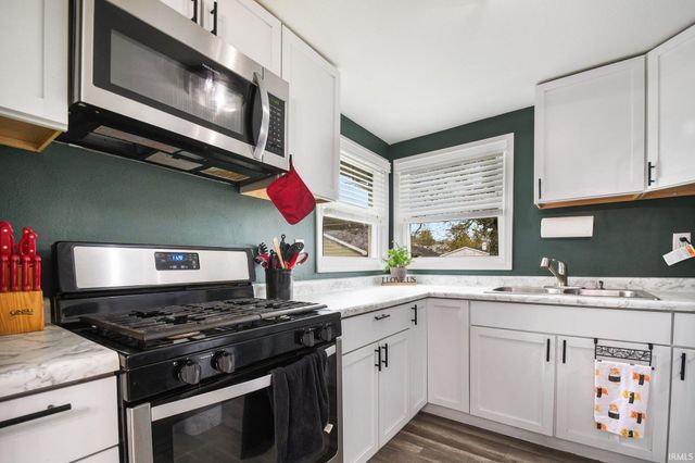 1009 Somerset Avenue, Mishawaka, IN 46544