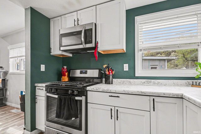 1009 Somerset Avenue, Mishawaka, IN 46544