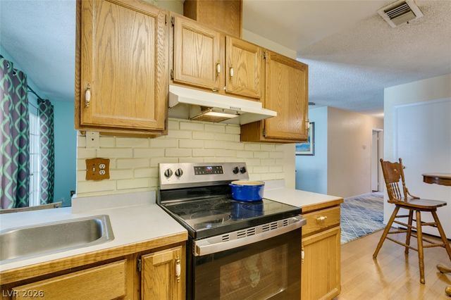 2556 Paradise Village Way, Las Vegas, NV 89120