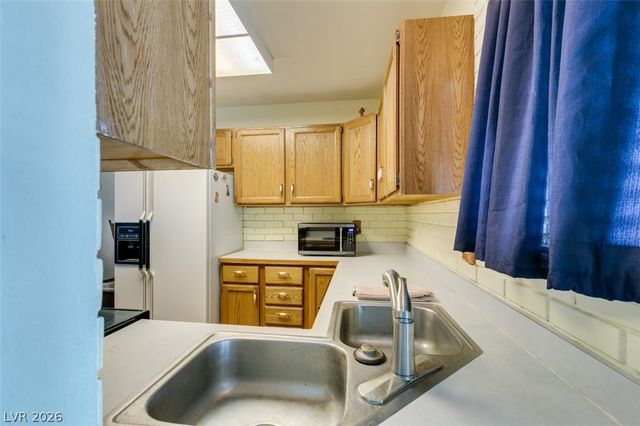 2556 Paradise Village Way, Las Vegas, NV 89120