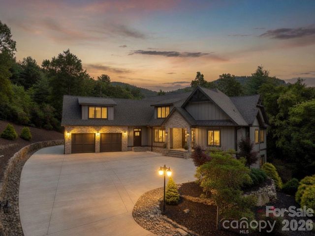 8 Lakeview Drive, Fairview, NC 28730