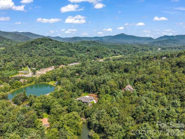 8 Lakeview Drive, Fairview, NC 28730