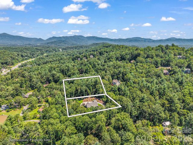 8 Lakeview Drive, Fairview, NC 28730