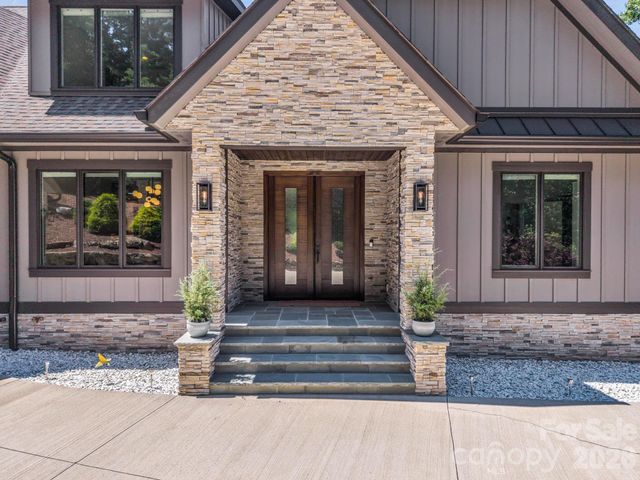 8 Lakeview Drive, Fairview, NC 28730
