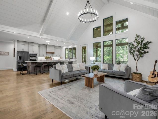 8 Lakeview Drive, Fairview, NC 28730