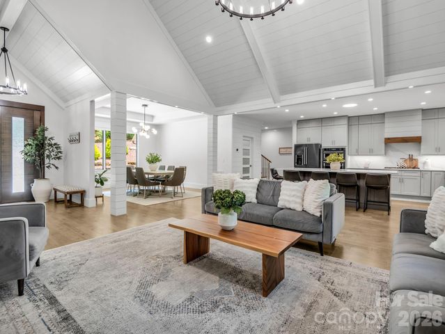 8 Lakeview Drive, Fairview, NC 28730