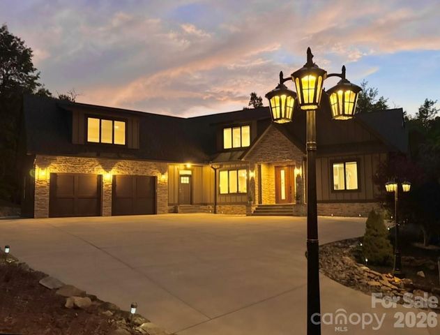 8 Lakeview Drive, Fairview, NC 28730