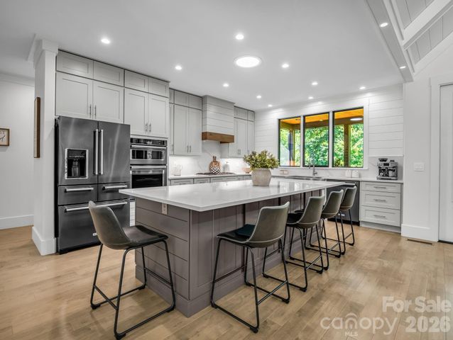 8 Lakeview Drive, Fairview, NC 28730