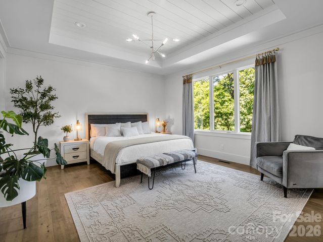 8 Lakeview Drive, Fairview, NC 28730
