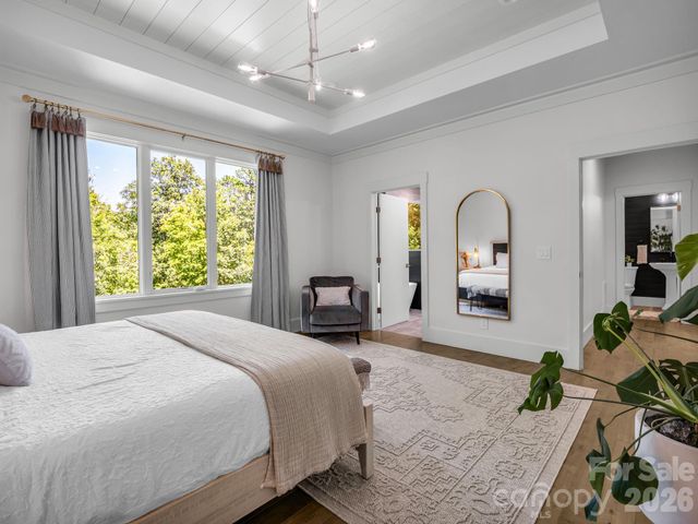 8 Lakeview Drive, Fairview, NC 28730