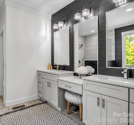 8 Lakeview Drive, Fairview, NC 28730