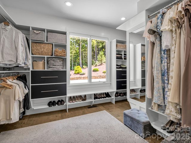 8 Lakeview Drive, Fairview, NC 28730