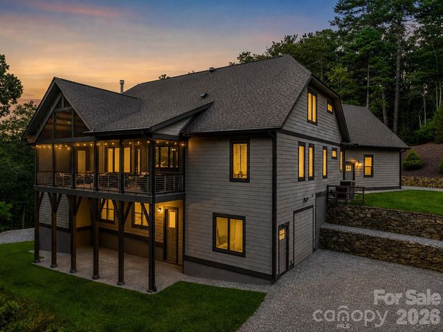 8 Lakeview Drive, Fairview, NC 28730