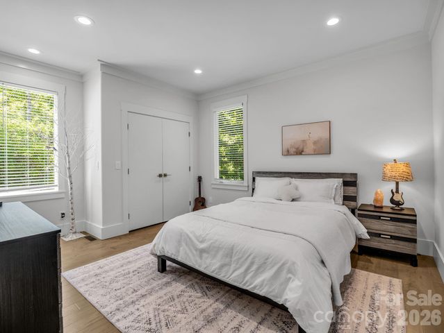 8 Lakeview Drive, Fairview, NC 28730