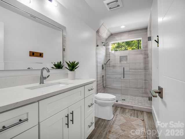 8 Lakeview Drive, Fairview, NC 28730