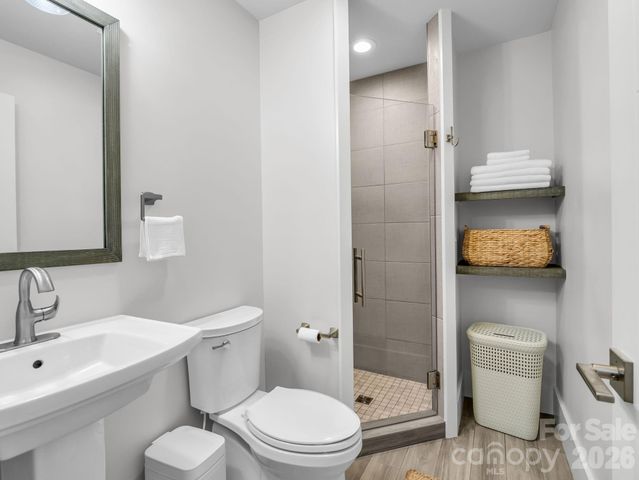 8 Lakeview Drive, Fairview, NC 28730