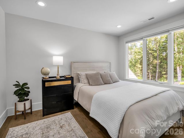 8 Lakeview Drive, Fairview, NC 28730