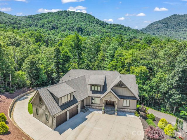8 Lakeview Drive, Fairview, NC 28730