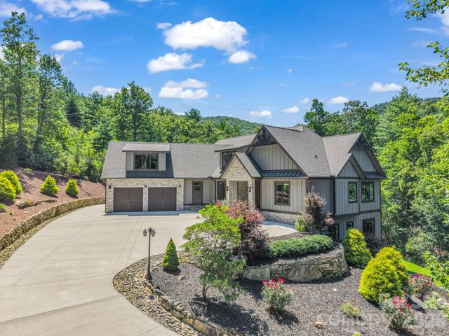 8 Lakeview Drive, Fairview, NC 28730