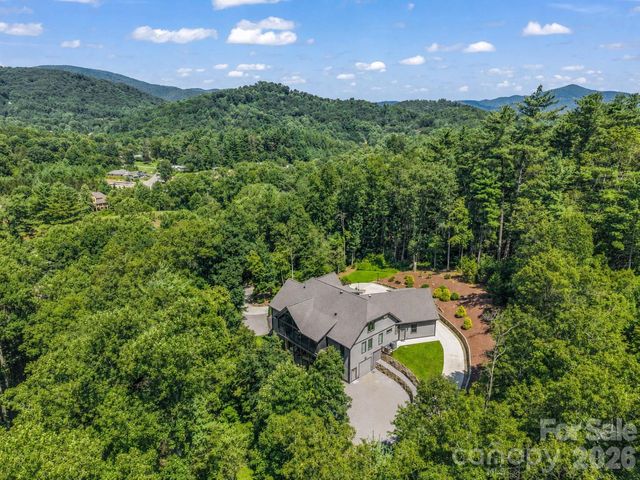 8 Lakeview Drive, Fairview, NC 28730