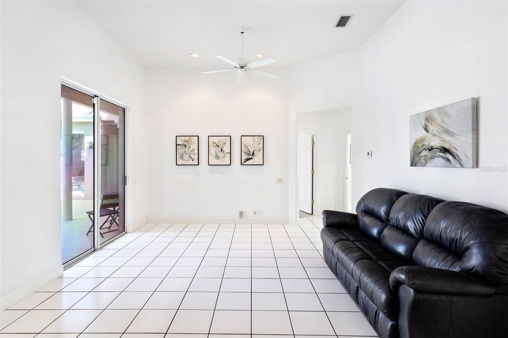 Image 32 of property listing at 8732 54TH AVENUE E, Bradenton, FL 34211