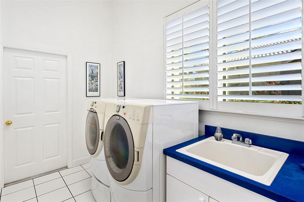 Image 45 of property listing at 8732 54TH AVENUE E, Bradenton, FL 34211