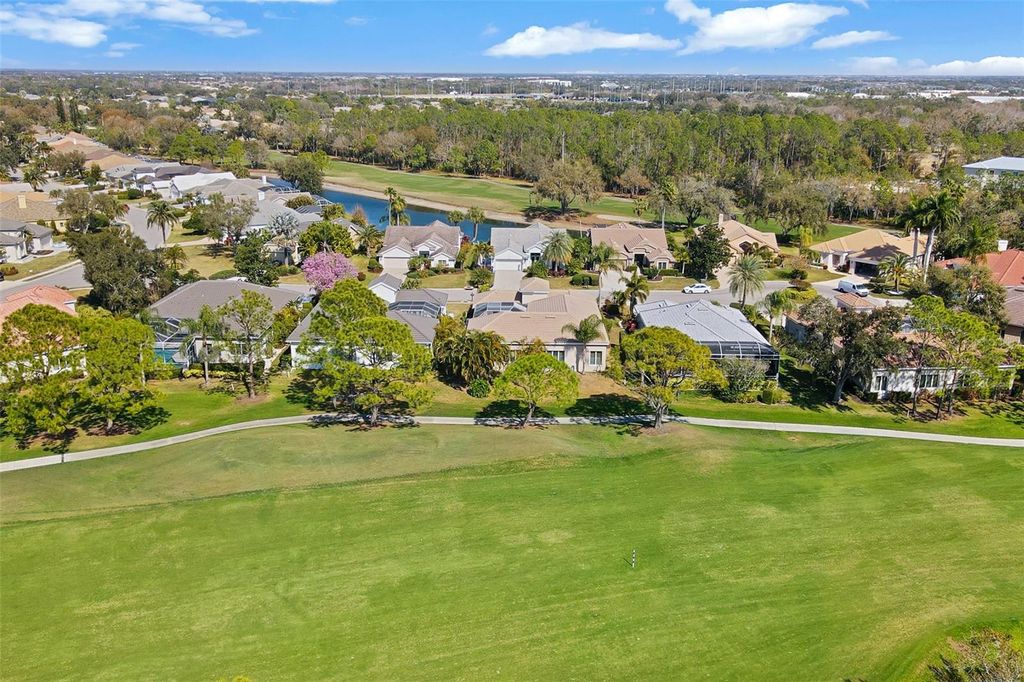 Image 7 of property listing at 8732 54TH AVENUE E, Bradenton, FL 34211