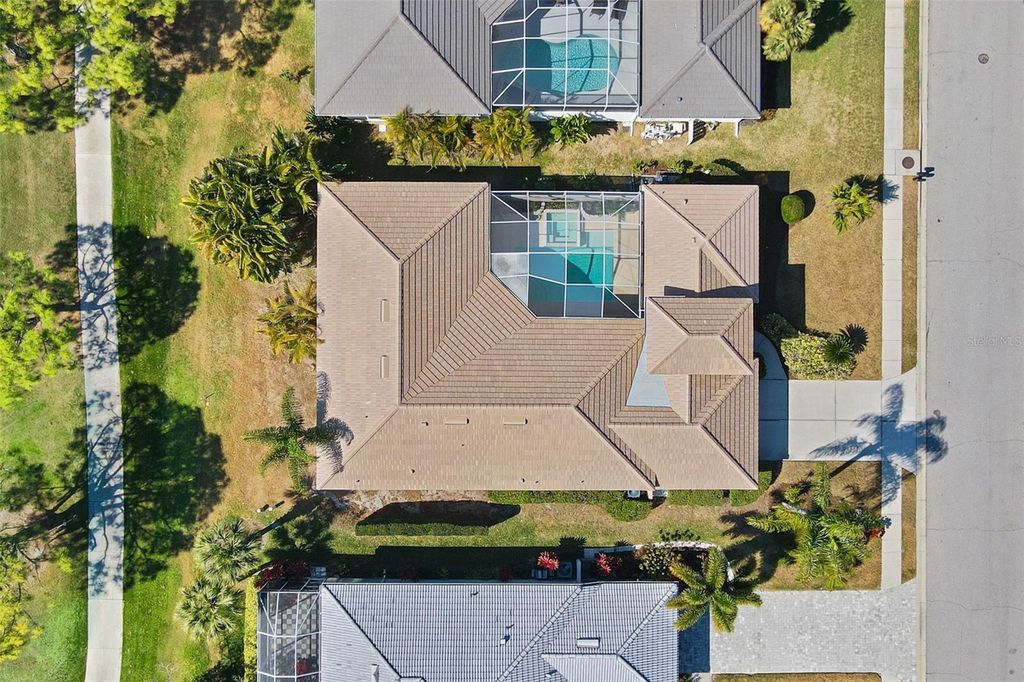 Image 9 of property listing at 8732 54TH AVENUE E, Bradenton, FL 34211