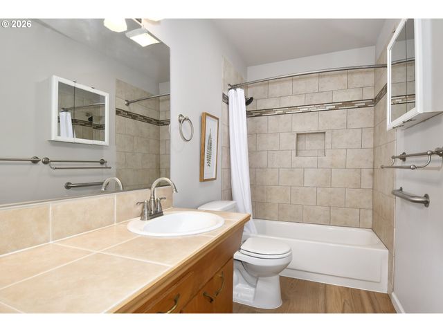 1514 Ne HOGAN Dr, Gresham, OR 97030