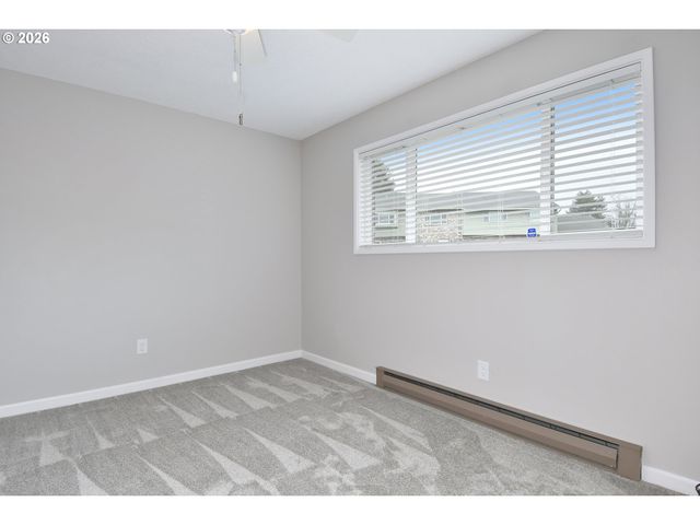 1514 Ne HOGAN Dr, Gresham, OR 97030