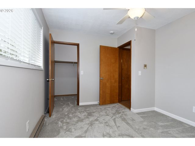 1514 Ne HOGAN Dr, Gresham, OR 97030