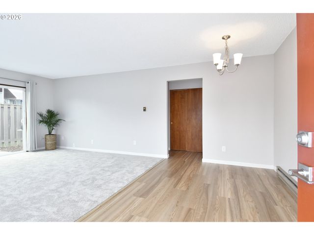 1514 Ne HOGAN Dr, Gresham, OR 97030