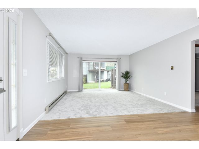 1514 Ne HOGAN Dr, Gresham, OR 97030